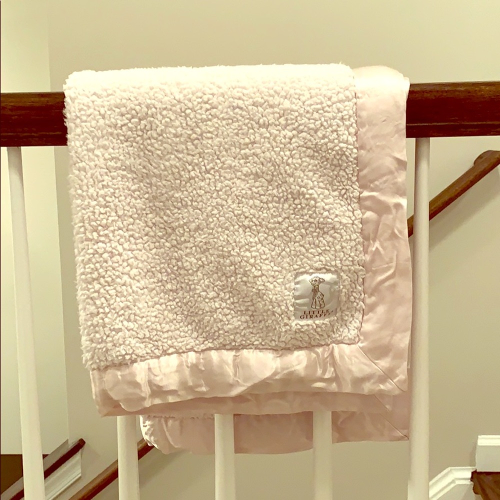 Little Giraffe’s Pink Blanket